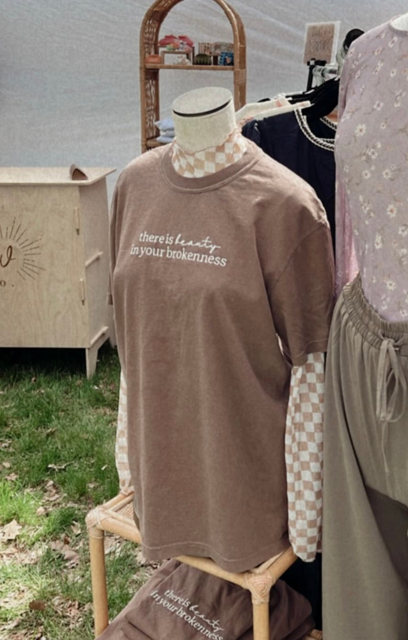 "beauty in the brokenness" tee {small-2xl}